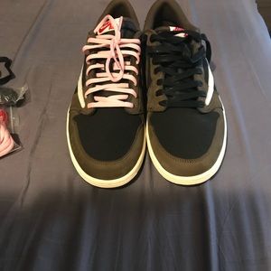 Travis Scott Jordan 1 low